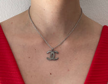 Load image into Gallery viewer, Choker upcyclé simple logo Chanel