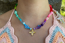 Carica l'immagine nel visualizzatore di Gallery, Choker upcyclé fleur d'arc-en-ciel Louis Vuitton