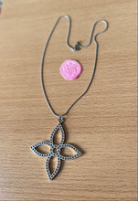 Charger l'image dans la galerie, Collier upcyclé grand fleur Louis Vuitton