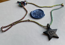 Charger l'image dans la galerie, Collier upcyclé étoile multicolor Dior