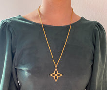 Charger l'image dans la galerie, Collier upcyclé fleur géante Louis Vuitton