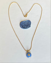 Carica l'immagine nel visualizzatore di Gallery, Collier upcyclé royal blue flower Louis Vuitton