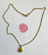 Carica l'immagine nel visualizzatore di Gallery, Collier upcyclé fleur olive Louis Vuitton