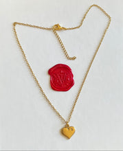 Carica l'immagine nel visualizzatore di Gallery, Collier upcyclé petit coeur Louis Vuitton