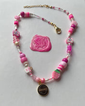 Charger l'image dans la galerie, Choker upcyclé pink summertime Louis Vuitton