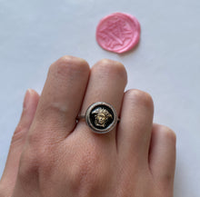 Charger l'image dans la galerie, Bague upcyclé dark medusa Versace