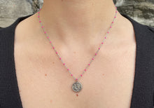 Carica l'immagine nel visualizzatore di Gallery, Collier upcyclé pink Dior