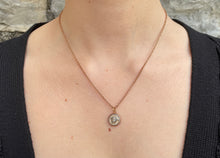 Carica l'immagine nel visualizzatore di Gallery, Collier upcyclé rose gold medusa Versace