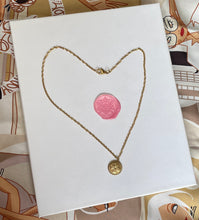 Carica l'immagine nel visualizzatore di Gallery, Collier upcyclé daisy Louis Vuitton
