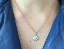 Charger l'image dans la galerie, Collier upcyclé nacre rose gold Louis Vuitton