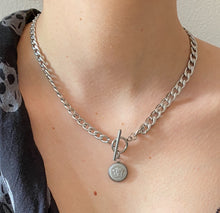Carica l'immagine nel visualizzatore di Gallery, Collier upcyclé rock medusa Versace