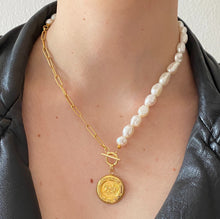 Carica l'immagine nel visualizzatore di Gallery, Collier upcyclé perles Céline