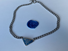 Charger l'image dans la galerie, Choker upcyclé rock turquoise Prada