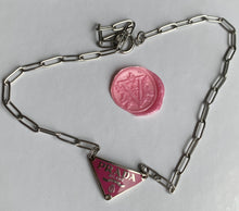 Carica l&#39;immagine nel visualizzatore di Gallery, Choker upcyclé pink lady Prada
