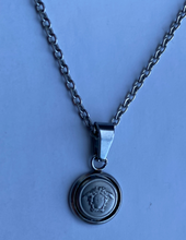 Charger l&#39;image dans la galerie, Choker upcyclé little medusa Versace
