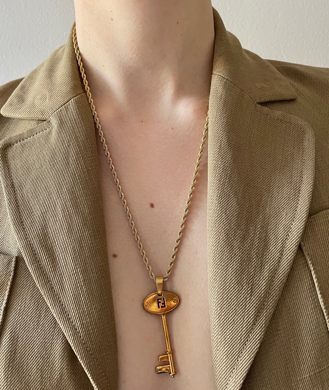 Collier upcyclé clé torsadée Fendi