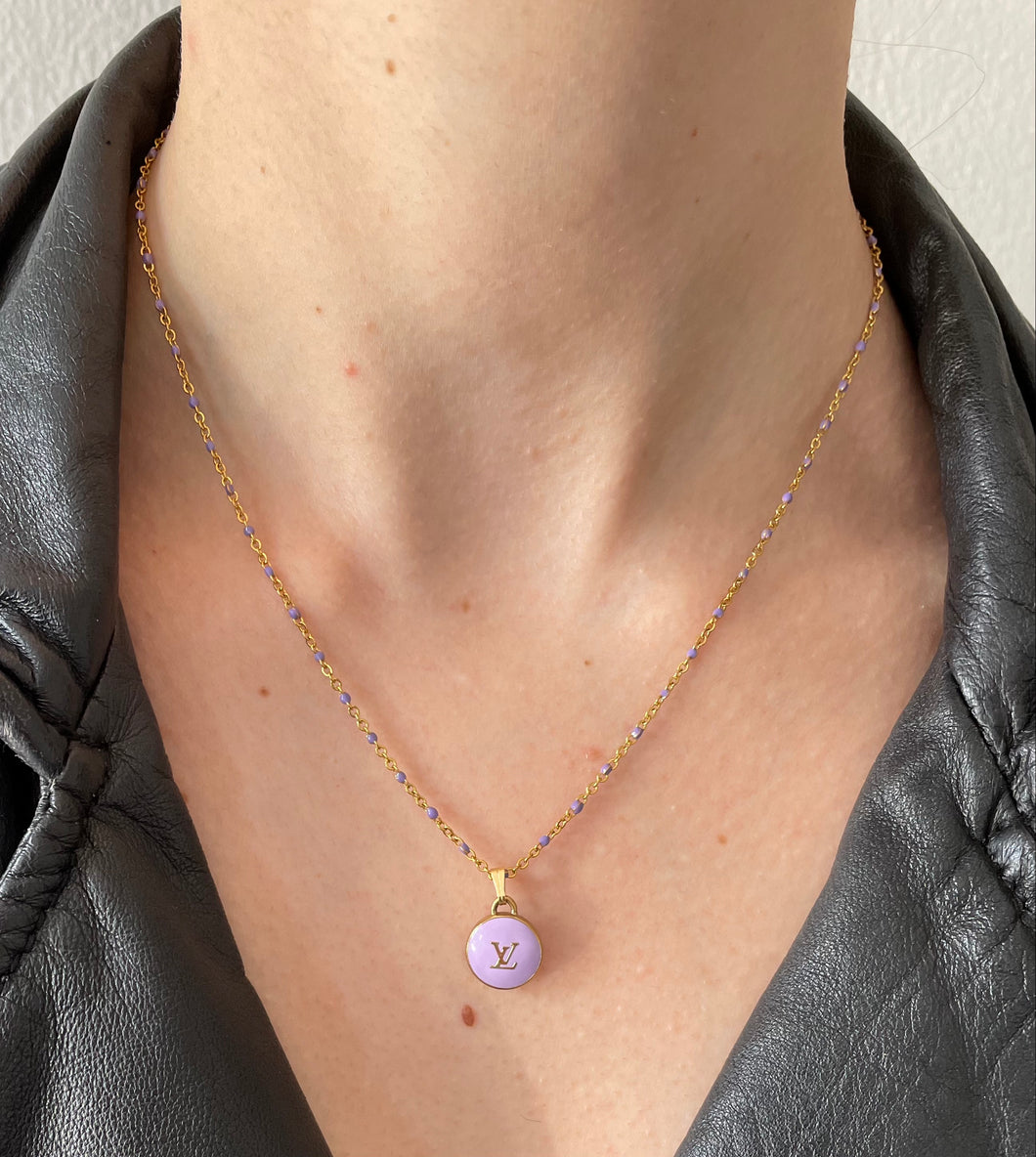 Collier upcyclé logo lilas Louis Vuitton