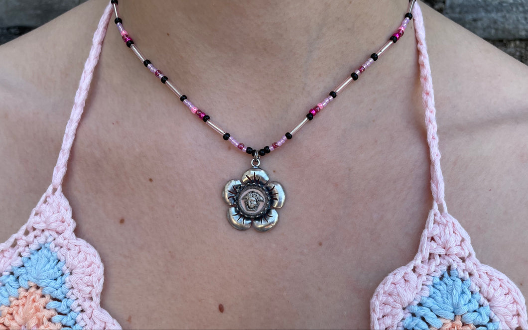 Collier upcyclé fleur baby pink medusa Versace