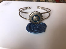Load image into Gallery viewer, Bracelet manchette upcyclé medusa bleu Versace
