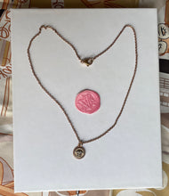 Load image into Gallery viewer, Collier upcyclé rose gold medusa Versace
