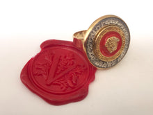 Load image into Gallery viewer, Bague upcyclée rouge medusa Versace
